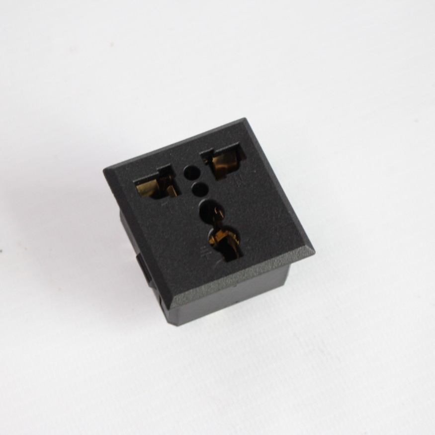 Розетка 3-контактная 16 Ампер