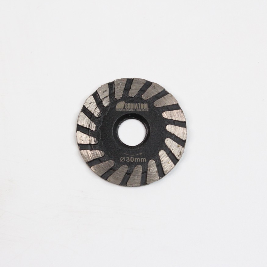 Диск алмазный для плитки 30мм  Высота сегмента 5мм толщина 2мм Центральное отверстие 10мм